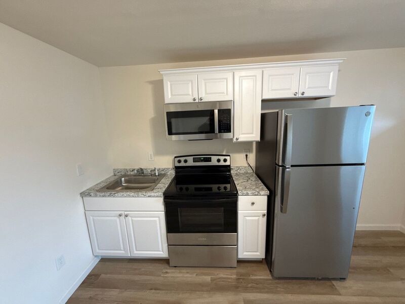 NE Salem FULLY REMODLED STUDIO, 1 Bath Apartment, W/S/G Paid, AVAILABLE NOW! property image