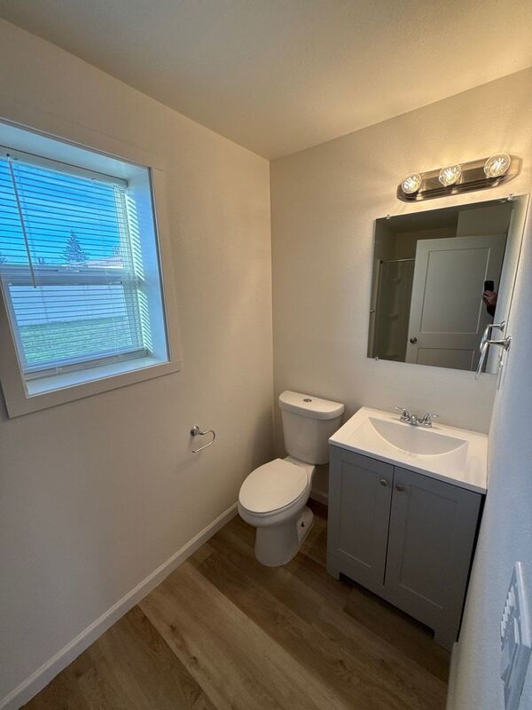 NE Salem FULLY REMODLED STUDIO, 1 Bath Apartment, W/S/G Paid, AVAILABLE NOW! property image