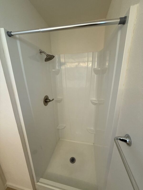 NE Salem FULLY REMODLED STUDIO, 1 Bath Apartment, W/S/G Paid, AVAILABLE NOW! property image