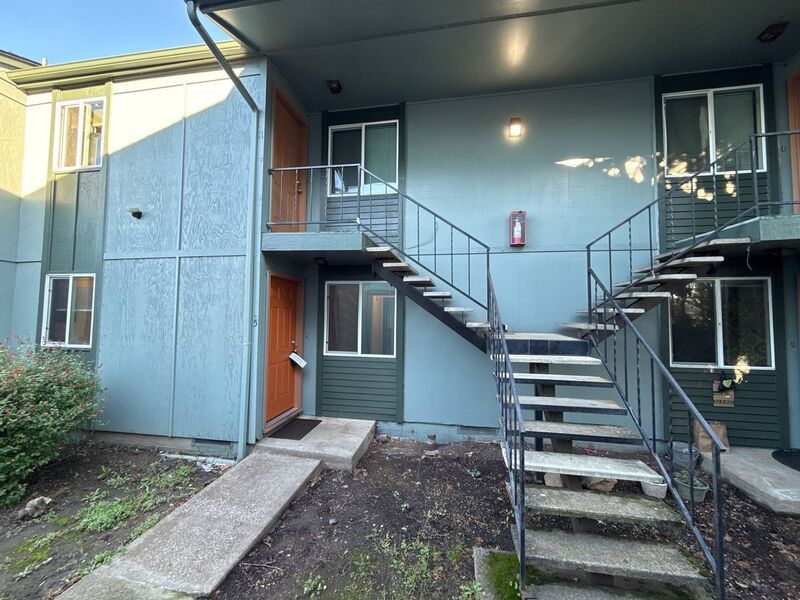 $1,095 First 3 Months, SE Salem 2 Bed 1 Bath, 1st Floor Apartment, Pet's are Welcome, AVAILABLE NOW! property image