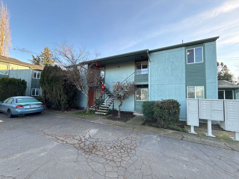$1095 First 3 Months, SE Salem 2 Bed 1 Bath, 2nd Floor Apartment, Pet's are Welcome, AVAILABLE NOW! property image