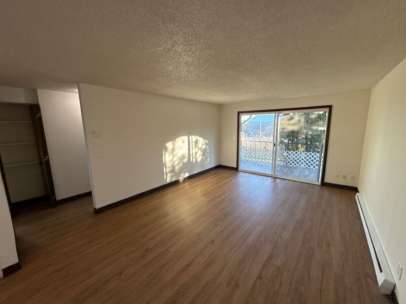 $1095 First 3 Months, SE Salem 2 Bed 1 Bath, 2nd Floor Apartment, Pet's are Welcome, AVAILABLE NOW! property image