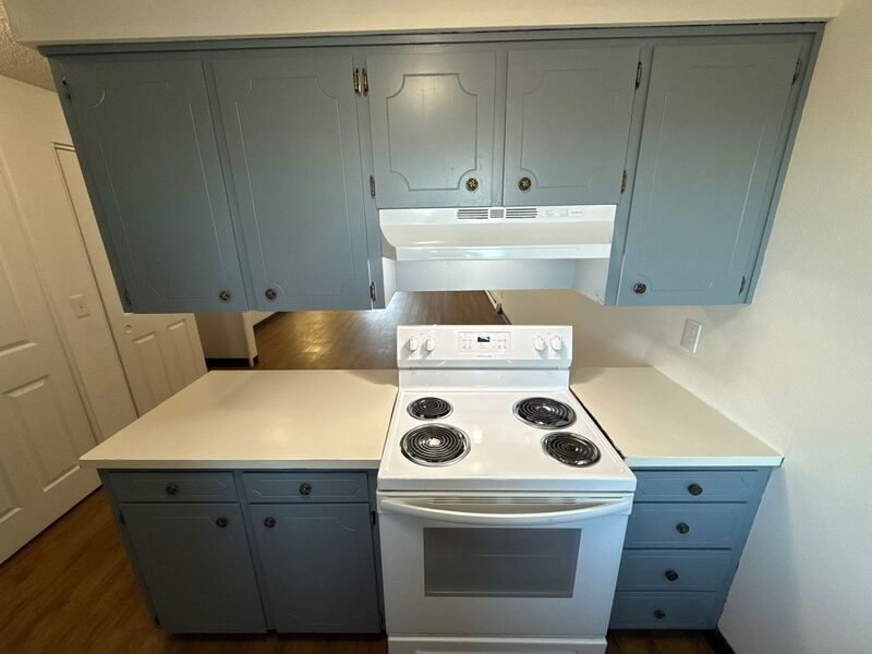 $1095 First 3 Months, SE Salem 2 Bed 1 Bath, 2nd Floor Apartment, Pet's are Welcome, AVAILABLE NOW! property image