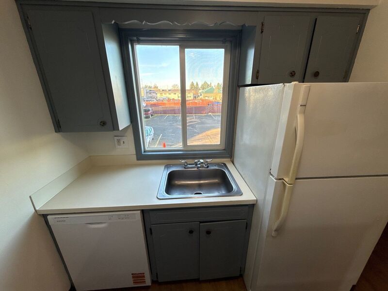 $1095 First 3 Months, SE Salem 2 Bed 1 Bath, 2nd Floor Apartment, Pet's are Welcome, AVAILABLE NOW! property image