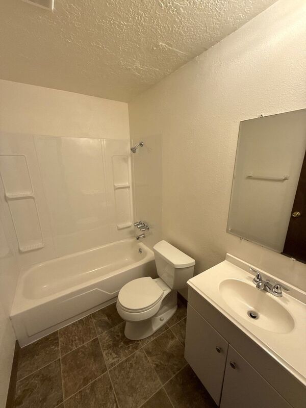 $1,095 First 3 Months, SE Salem 2 Bed 1 Bath, 1st Floor Apartment, Pet's are Welcome, AVAILABLE NOW! property image