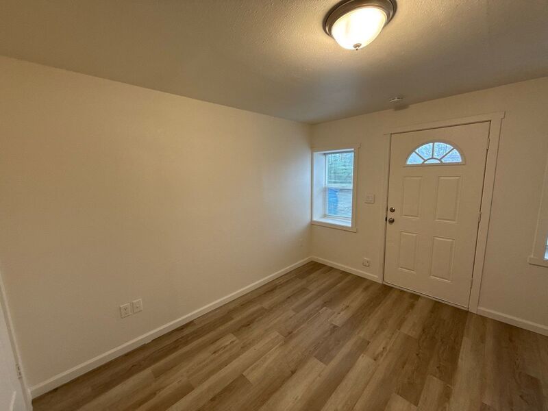 NE Salem FULLY REMODLED STUDIO, 1 Bath Apartment, W/S/G Paid, AVAILABLE NOW! property image