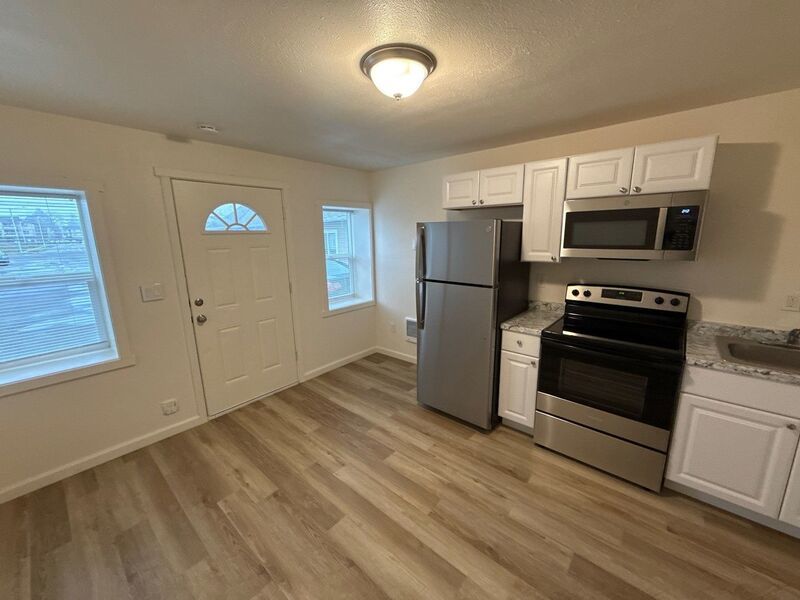 NE Salem FULLY REMODLED STUDIO, 1 Bath Apartment, W/S/G Paid, AVAILABLE NOW! property image