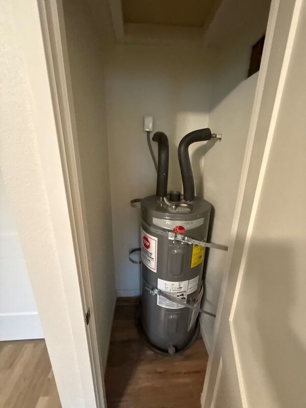 NE Salem FULLY REMODLED STUDIO, 1 Bath Apartment, W/S/G Paid, AVAILABLE NOW! property image