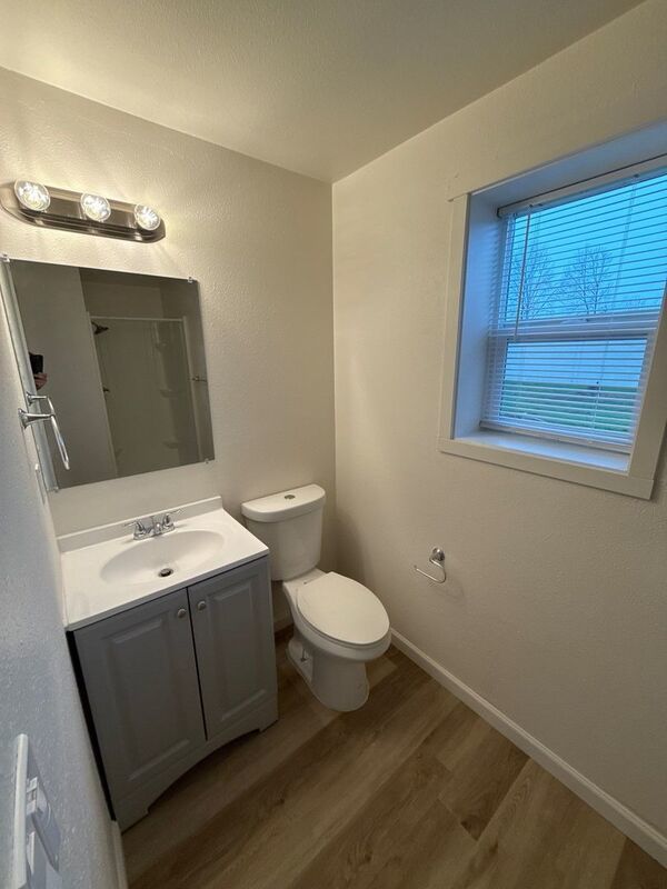 NE Salem FULLY REMODLED STUDIO, 1 Bath Apartment, W/S/G Paid, AVAILABLE NOW! property image