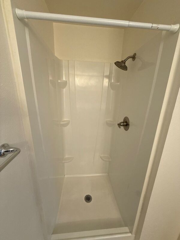 NE Salem FULLY REMODLED STUDIO, 1 Bath Apartment, W/S/G Paid, AVAILABLE NOW! property image