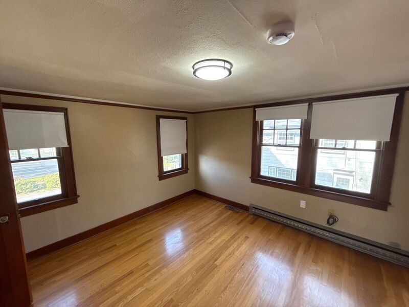 Beautiful NE Salem, 1 Bed, 1 Bath, 2nd Floor Duplex, AVAILABLE NOW! property image
