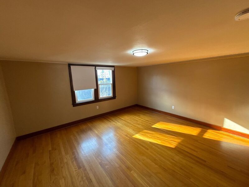 Beautiful NE Salem, 1 Bed, 1 Bath, 2nd Floor Duplex, AVAILABLE NOW! property image