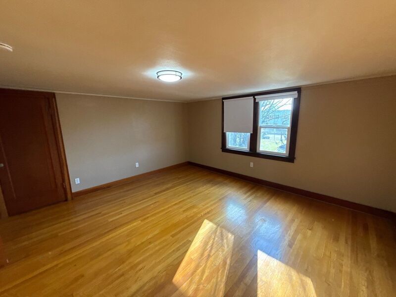 Beautiful NE Salem, 1 Bed, 1 Bath, 2nd Floor Duplex, AVAILABLE NOW! property image