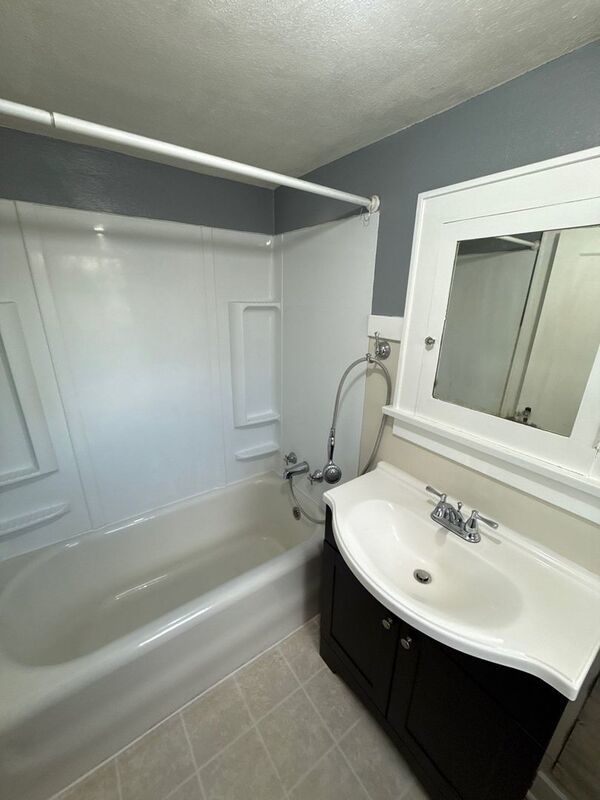 Beautiful NE Salem, 1 Bed, 1 Bath, 2nd Floor Duplex, AVAILABLE NOW! property image