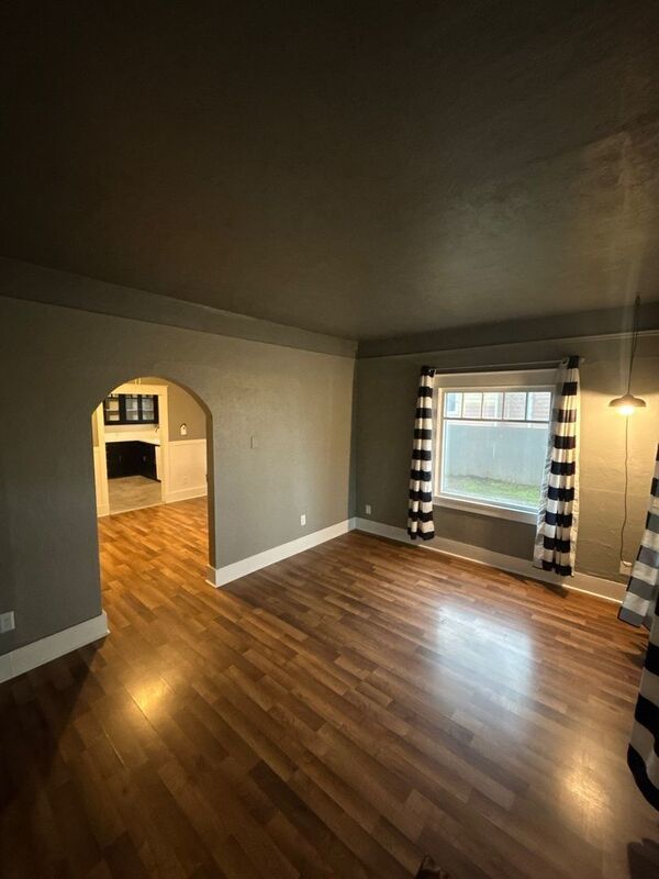 NW Salem, 3 Bedroom, 1 Bath, Single Family Home Washer/Dryer Included, AVAILABLE NOW! property image