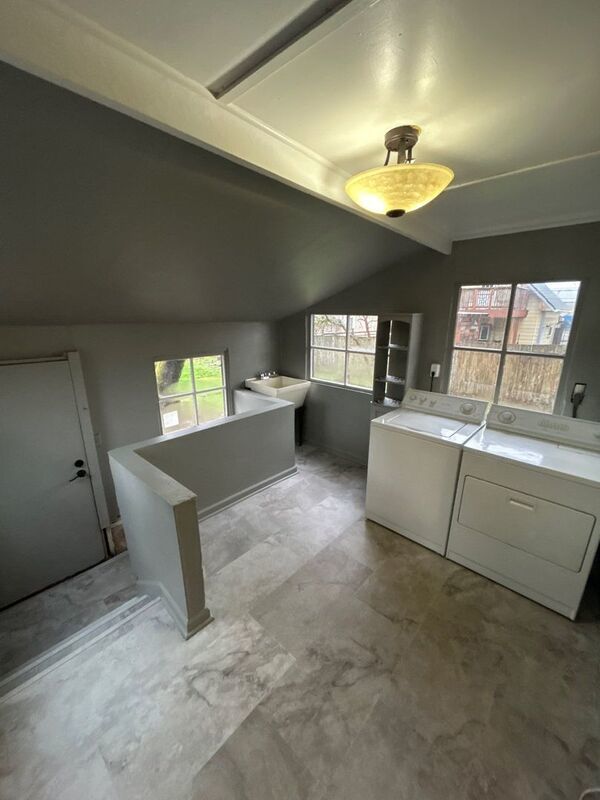 NW Salem, 3 Bedroom, 1 Bath, Single Family Home Washer/Dryer Included, AVAILABLE NOW! property image