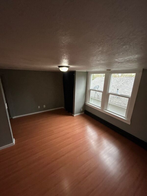 NW Salem, 3 Bedroom, 1 Bath, Single Family Home Washer/Dryer Included, AVAILABLE NOW! property image