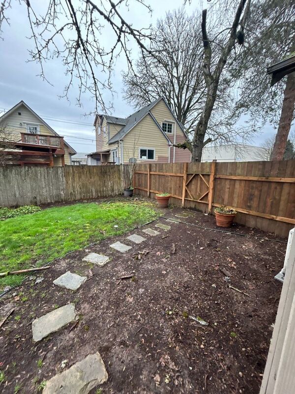 NW Salem, 3 Bedroom, 1 Bath, Single Family Home Washer/Dryer Included, AVAILABLE NOW! property image
