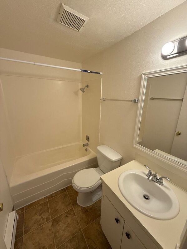 $1,095 First 3 Months, NE Salem, 2 Bed, 1 Bath, 1st Floor Apartment, AVAILABLE NOW! property image