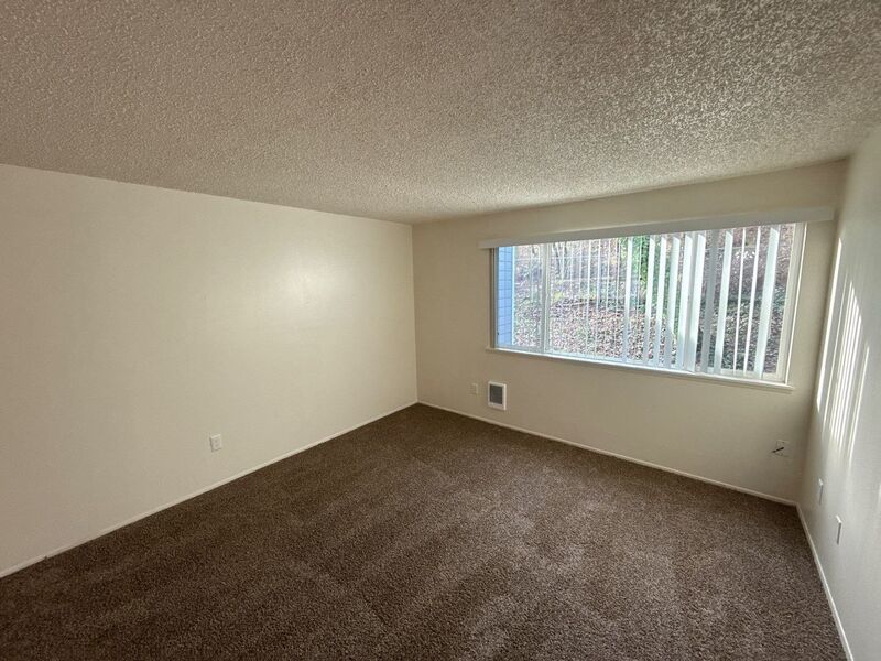 $1,145 First 3 Months, NW Salem, 2 Bed, 1 Bath, Spacious 2nd Floor Apartment, Pets are Welcome, AVAILALBE NOW! property image