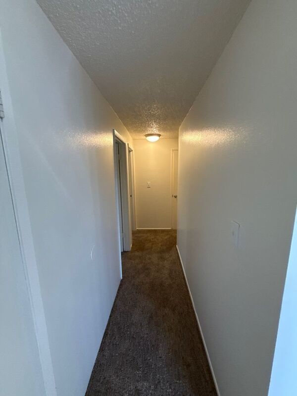 $1,145 First 3 Months, NW Salem, 2 Bed, 1 Bath, Spacious 2nd Floor Apartment, Pets are Welcome, AVAILALBE NOW! property image