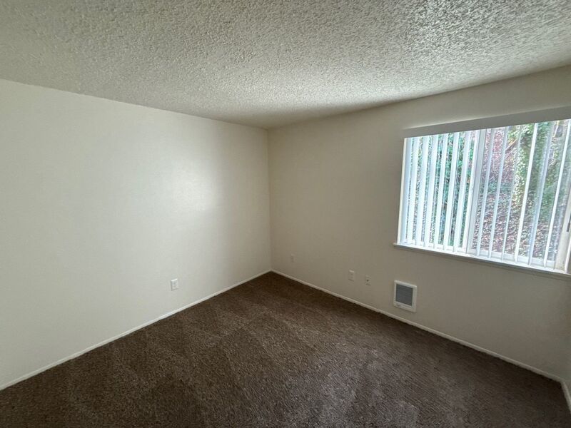 $1,145 First 3 Months, NW Salem, 2 Bed, 1 Bath, Spacious 2nd Floor Apartment, Pets are Welcome, AVAILALBE NOW! property image