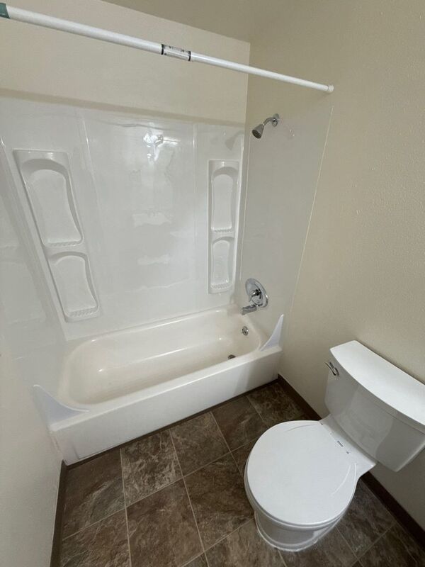 $1,145 First 3 Months, NW Salem, 2 Bed, 1 Bath, Spacious 2nd Floor Apartment, Pets are Welcome, AVAILALBE NOW! property image