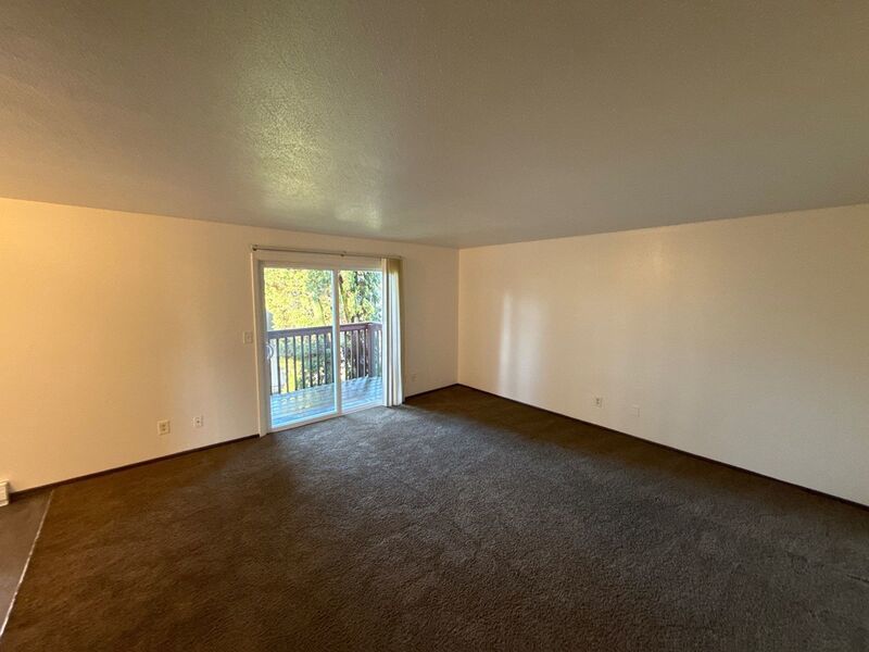 $1,095 First 3 Months, NE Salem 2 Bed 1 Bath 2nd Floor Apartment, W/S/G Paid, AVAILABLE NOW! property image