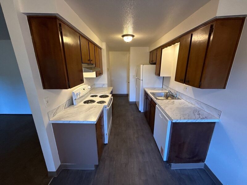 $1,095 First 3 Months, NE Salem 2 Bed 1 Bath 2nd Floor Apartment, W/S/G Paid, AVAILABLE NOW! property image