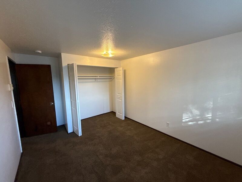 $1,095 First 3 Months, NE Salem 2 Bed 1 Bath 2nd Floor Apartment, W/S/G Paid, AVAILABLE NOW! property image