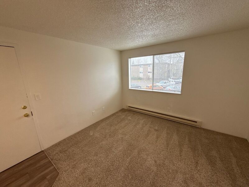 Corvallis 1 Bath, 2nd Floor Unit, $60 Flat Fee for ALL Utilities, AVAILABLE NOW! property image
