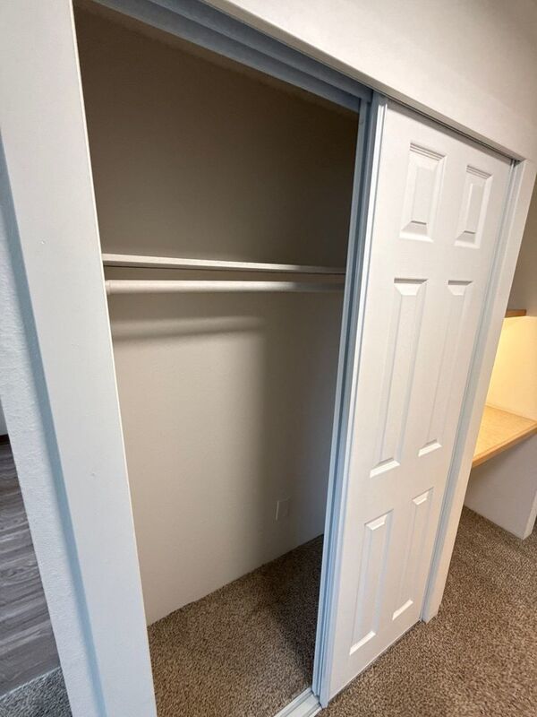 Corvallis 1 Bath, 2nd Floor Unit, $60 Flat Fee for ALL Utilities, AVAILABLE NOW! property image