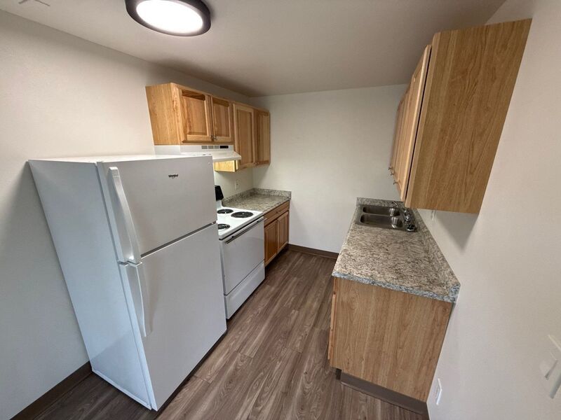 Corvallis 1 Bath, 2nd Floor Unit, $60 Flat Fee for ALL Utilities, AVAILABLE NOW! property image