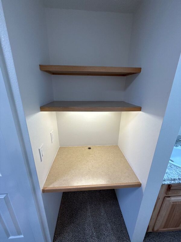 Corvallis 1 Bath, 2nd Floor Unit, $60 Flat Fee for ALL Utilities, AVAILABLE NOW! property image