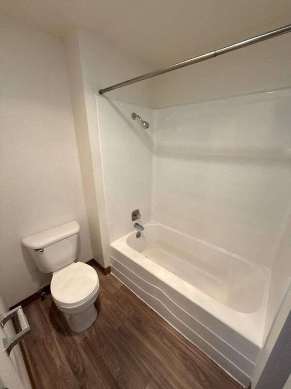 Corvallis 1 Bath, 2nd Floor Unit, $60 Flat Fee for ALL Utilities, AVAILABLE NOW! property image