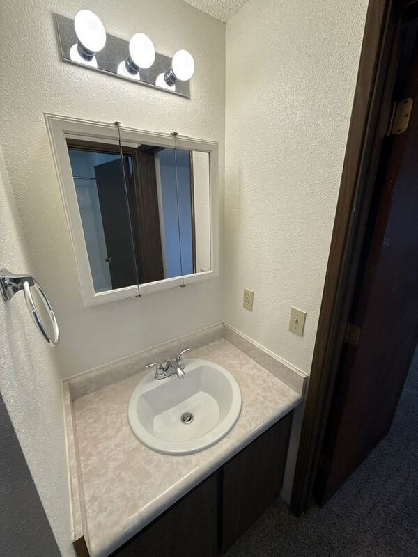 NW Corvallis 2 Bed, 1 Bath, 2nd Floor, AVAILABLE NOW! property image