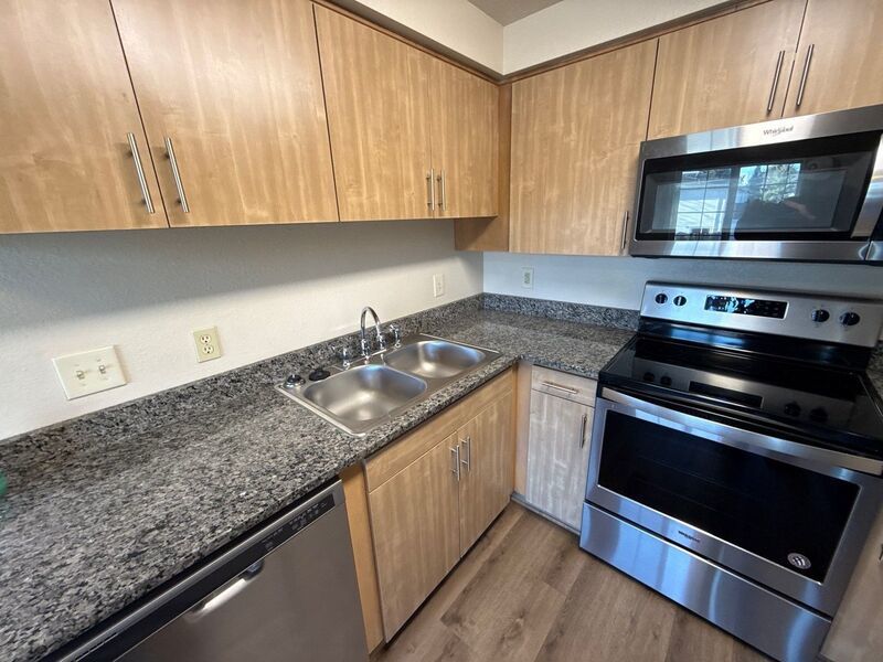 $1,325 First 3 Months, NE Silverton 2 Bed 1 Bath 2nd Floor Apartment, Washer & Dryer Hookups, W/S/G Paid, AVAILABLE NOW! property image