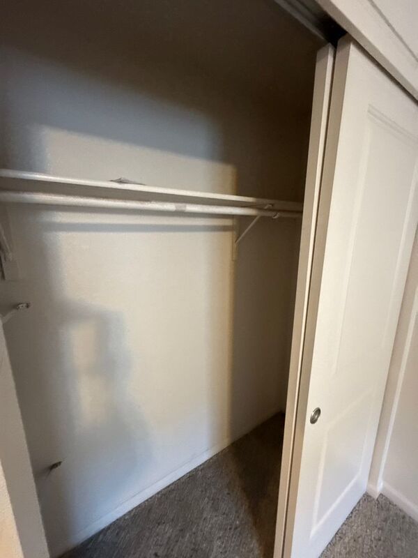 $1,325 First 3 Months, NE Silverton 2 Bed 1 Bath 2nd Floor Apartment, Washer & Dryer Hookups, W/S/G Paid, AVAILABLE NOW! property image