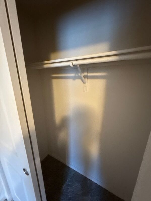 $1,325 First 3 Months, NE Silverton 2 Bed 1 Bath 2nd Floor Apartment, Washer & Dryer Hookups, W/S/G Paid, AVAILABLE NOW! property image