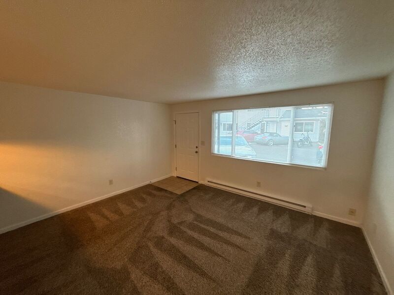 SW Albany, 1 Bed, 1 Bath, Spacious 1st Floor Apartment, Flat Fee for W/S/G, AVAILABLE NOW! property image