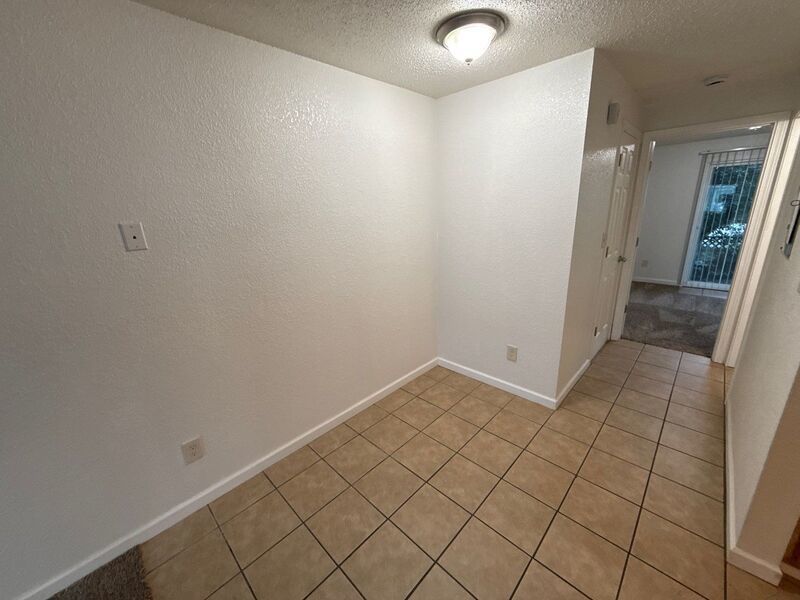 SW Albany, 1 Bed, 1 Bath, Spacious 1st Floor Apartment, Flat Fee for W/S/G, AVAILABLE NOW! property image