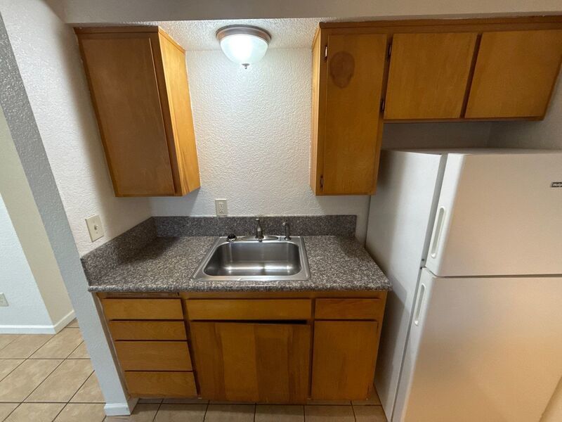 SW Albany, 1 Bed, 1 Bath, Spacious 1st Floor Apartment, Flat Fee for W/S/G, AVAILABLE NOW! property image