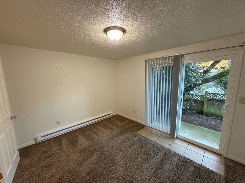 SW Albany, 1 Bed, 1 Bath, Spacious 1st Floor Apartment, Flat Fee for W/S/G, AVAILABLE NOW! property image