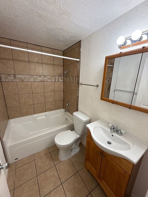 SW Albany, 1 Bed, 1 Bath, Spacious 1st Floor Apartment, Flat Fee for W/S/G, AVAILABLE NOW! property image
