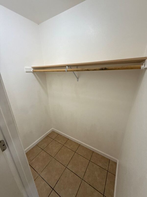 SW Albany, 1 Bed, 1 Bath, Spacious 1st Floor Apartment, Flat Fee for W/S/G, AVAILABLE NOW! property image