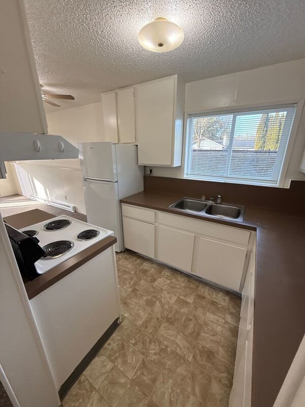 $975 First 3 Months, SW Dallas Very Spacious 1 Bed 1 Bath Apartment, with Massive Covered Patio, W/S/G Paid, AVAILABLE NOW! property image