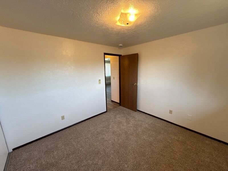 SE Dallas, Single Story Complex, 2 Bed, 1 Bath, Apartment, Pet Friendly, AVAILABLE NOW! property image