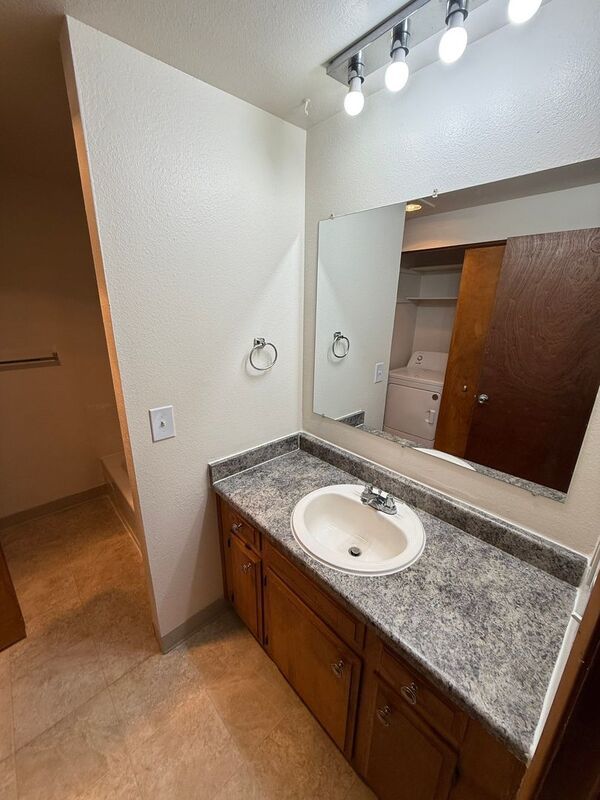 NW Salem, 1 Bed, 1 Bath, 1st Floor Apartment, W/S/G Paid, COMING SOON! property image