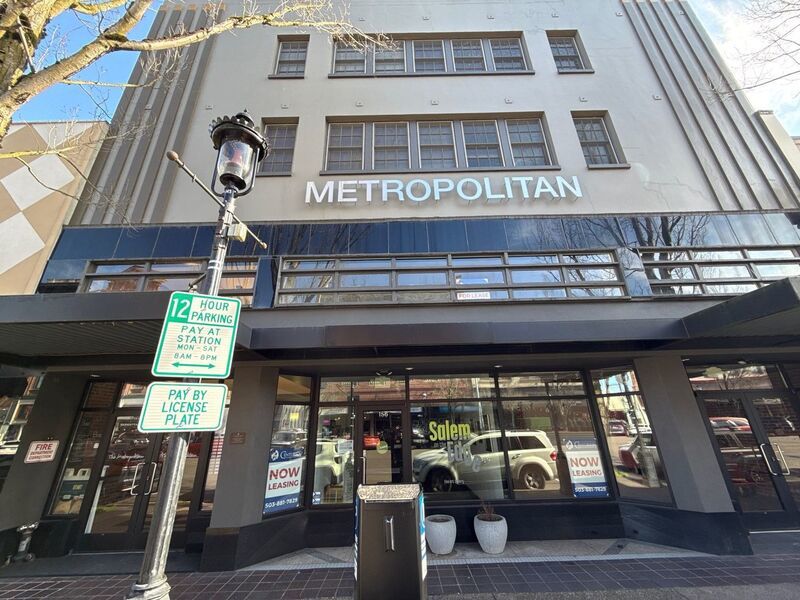 $1,445 First 3 Months Downtown Salem, Alcove Studio, 1 Bath, w/Washer & Dryer in Unit, CALL TO SCHEDULE A VIEWING, AVAILABLE NOW! property image