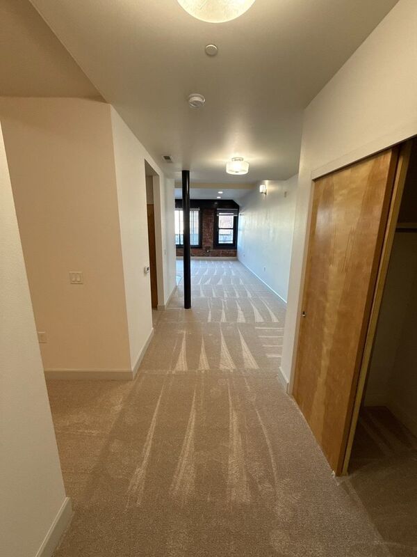 $1,445 First 3 Months Downtown Salem, Alcove Studio, 1 Bath, w/Washer & Dryer in Unit, CALL TO SCHEDULE A VIEWING, AVAILABLE NOW! property image